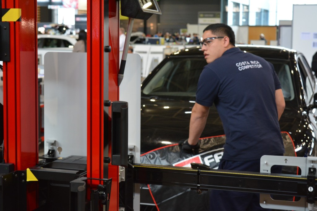 Jóvenes costarricenses exponen las habilidades de nuestros profesionales y representan al país en Francia. 