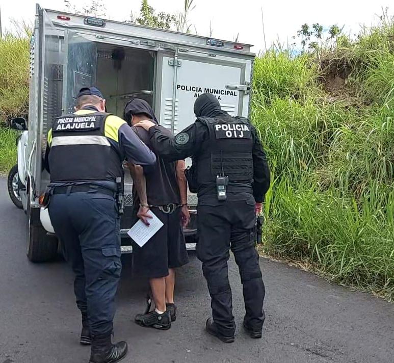 Drogas, dinero, pistolas y detenidos en Los Ángeles de Sabanilla y&nbsp;Poás